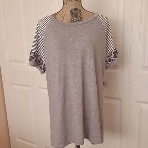 🐆Gray Striped/leopard Top